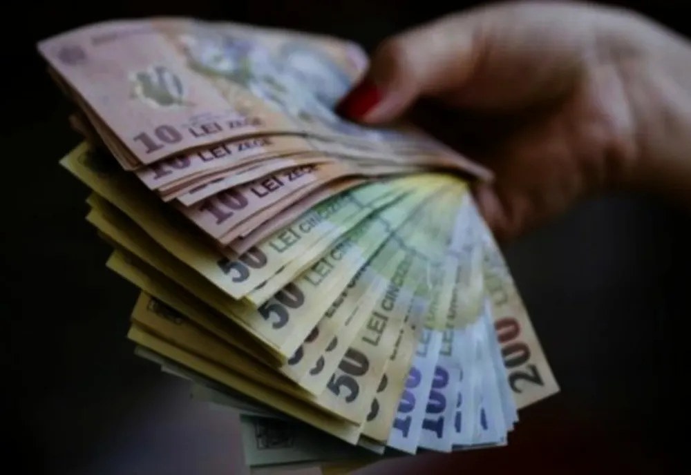 Dâmbovița. Tânără reținută pentru delapidare! Ar fi luat sume mari de bani din gestiunea unei case de amanet