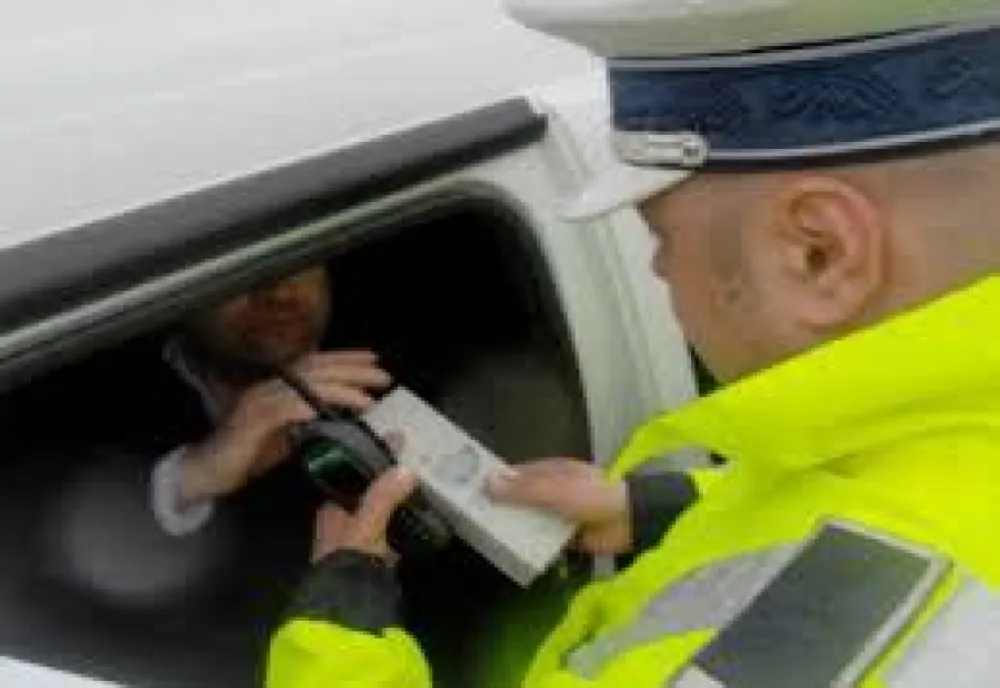 Dâmboviţa. Un bărbat de 52 de ani s-a urcat beat la volan și a făcut accident. A lovit un motostivuitor