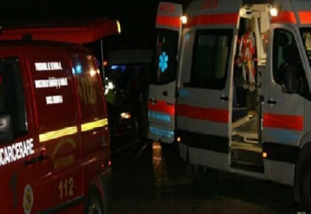 Trei pietoni, loviţi de o maşină, pe un drum din Dâmboviţa