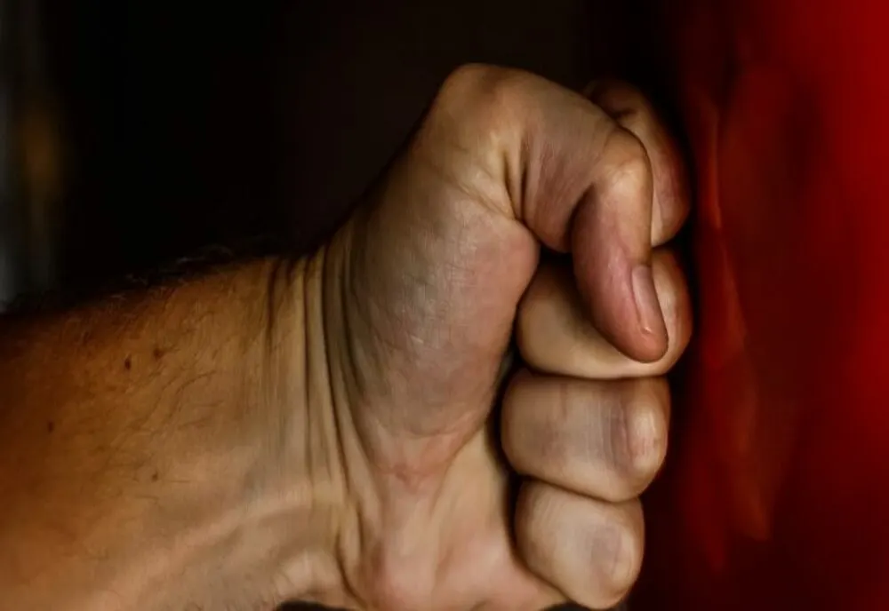 Femeie din Dâmbovița, salvată de poliţişti de concubinul care o teroriza!