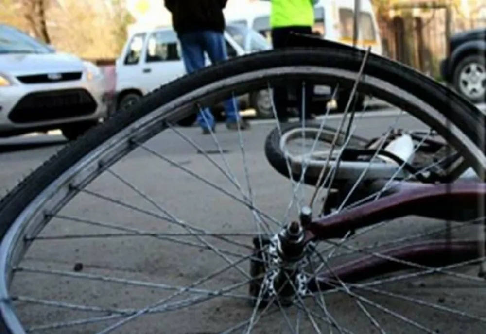 Dâmboviţa. Biciclist, lovit de o mașină la Titu