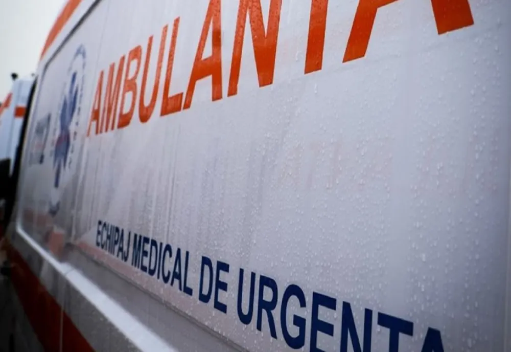 Dâmboviţa. Minor de 6 ani, transportat la spital după ce a fost lovit de o maşină