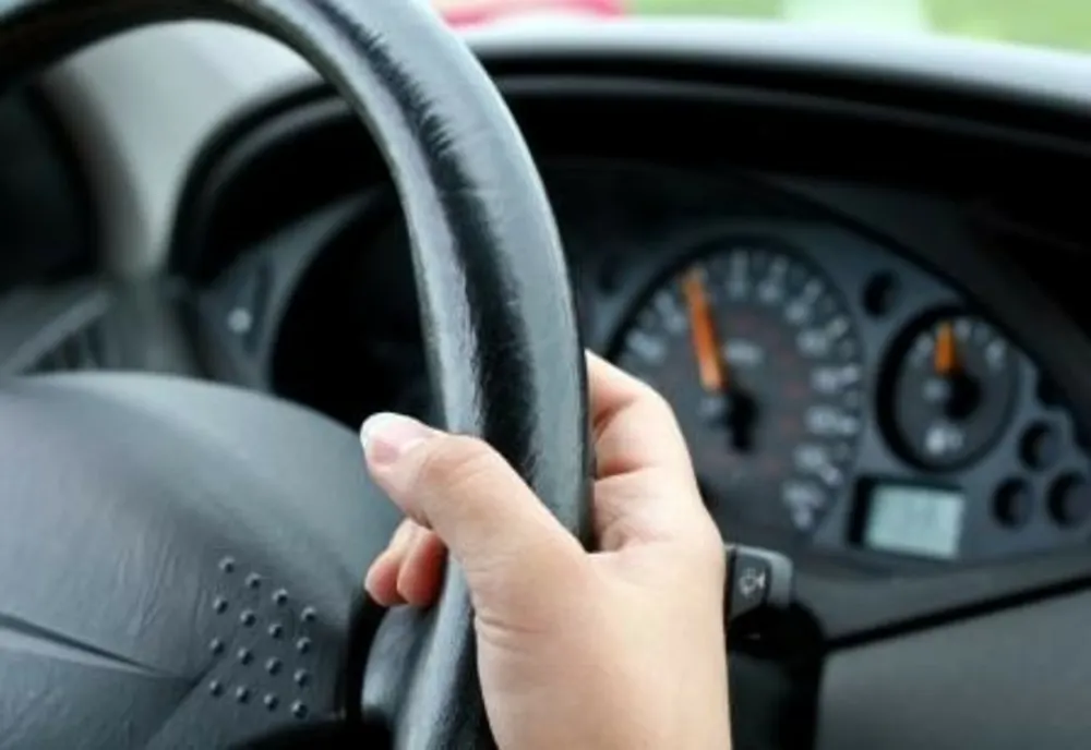 Un tânăr din Dâmboviţa a fost prins drogat în trafic, în Prahova