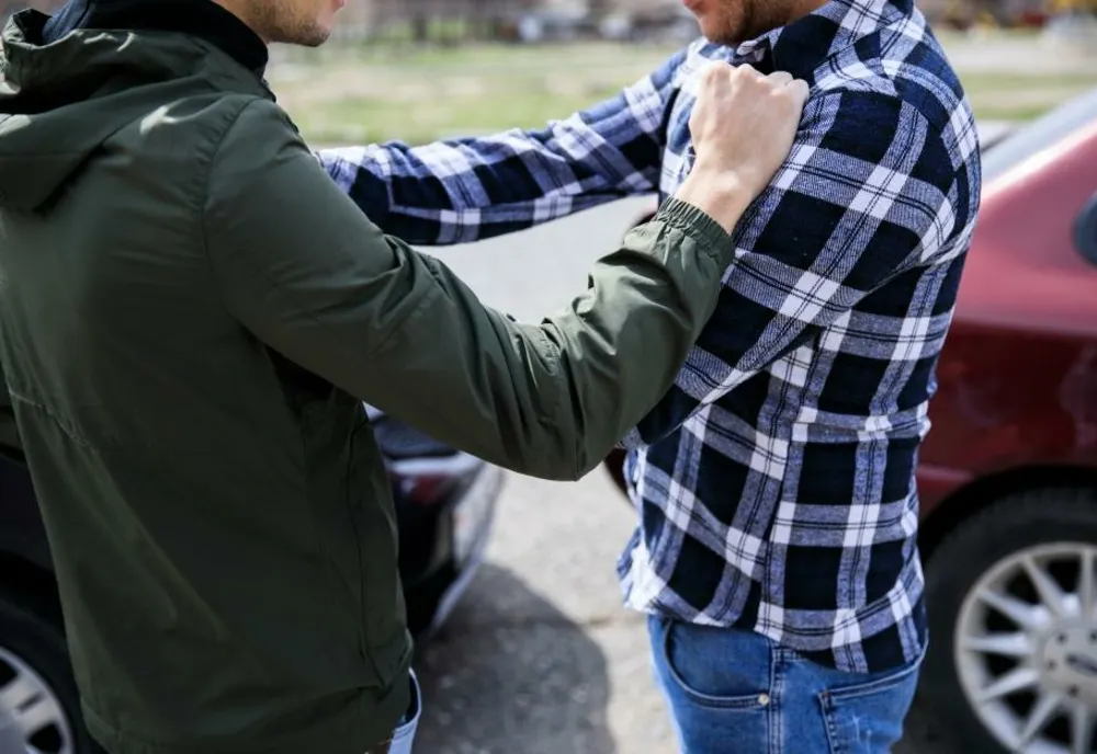 Dâmboviţa. Șase indivizi reţinuţi după un incident în trafic