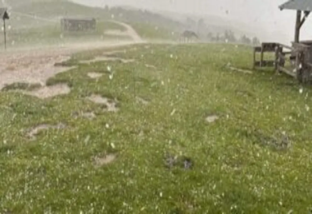Grindina a făcut prăpăd în mai multe localităţi din Dâmboviţa
