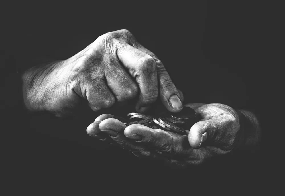 Noi ajutoare pentru pensionari, în condițiile în care guvernanții nu spun când se măresc PENSIILE