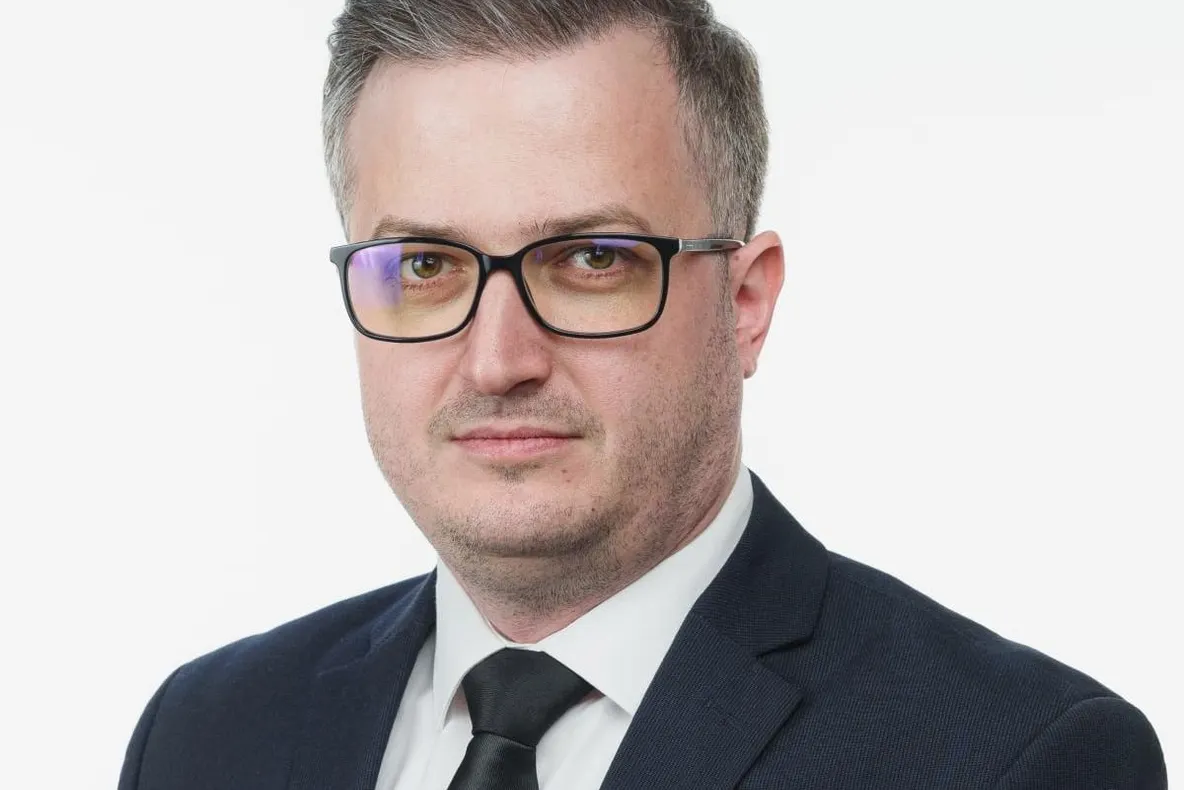 ȘTEFAN AVRĂMESCU (DEPUTAT AUR): CULTURA SE ÎNCHIDE. ROMÂNIA DEVINE PRIMA ȚARĂ CARE ÎȘI BAGĂ ARTA ÎN CARANTINĂ DE WEEKEND