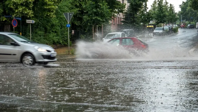 Cod portocaliu de ploi torențiale în Dâmbovița și alte nouă județe. Avertizare meteo