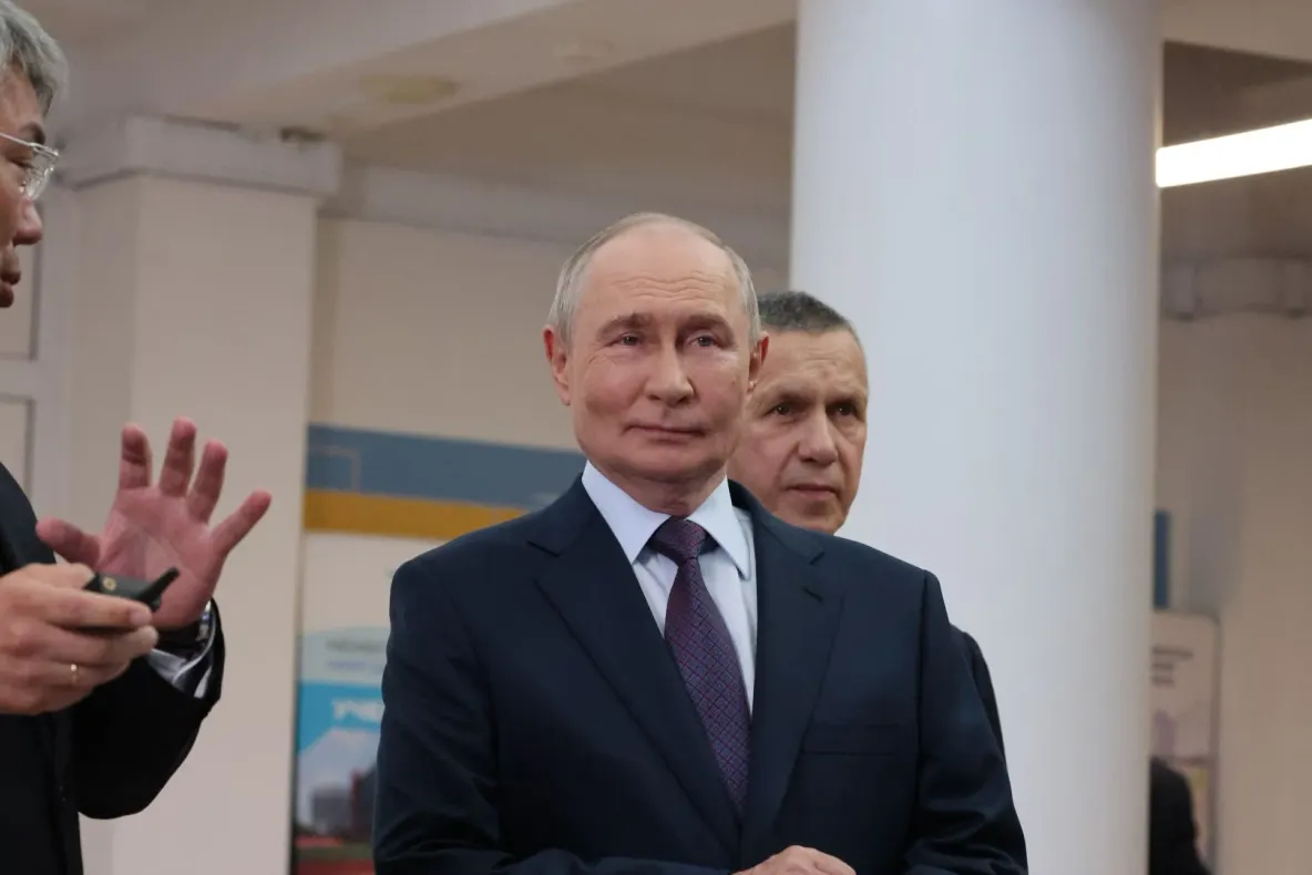Putin vorbește despre pace, apoi Rusia lovește din nou Kievul. Emisarii lui Trump nu au obținut un acord