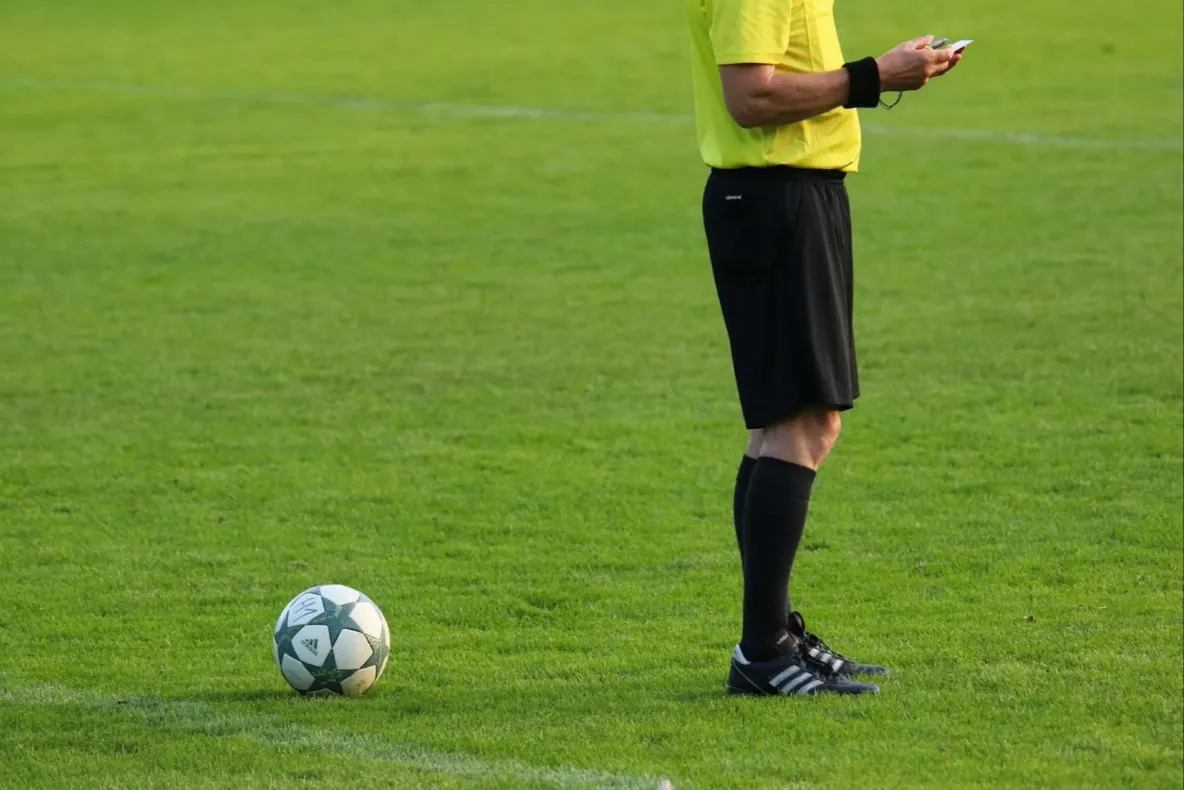 FRF introduce cartonașul negru în fotbalul românesc