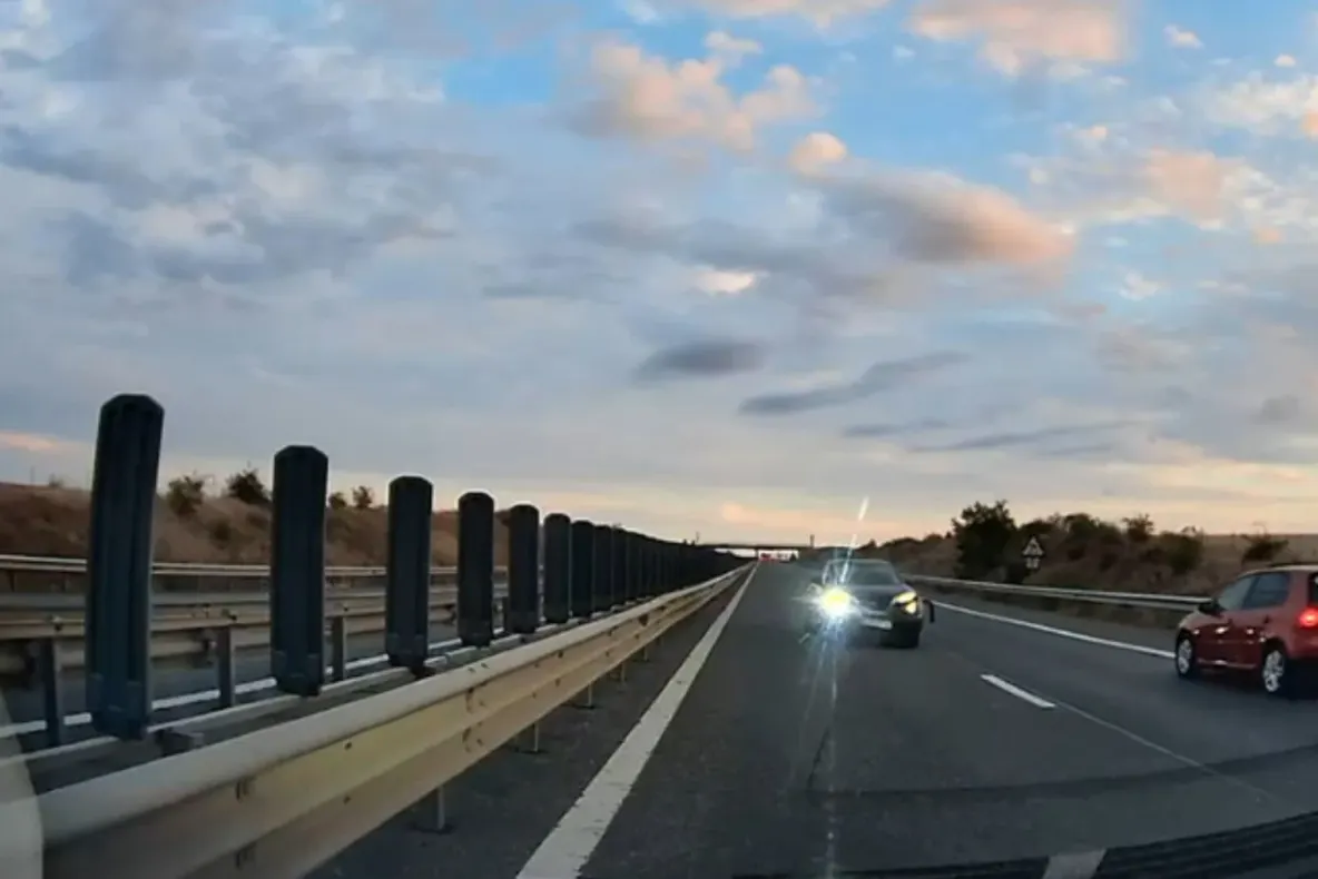 Ce pedeapsă a primit șoferul de 73 de ani care a provocat un accident pe contrasens pe A1 și a fugit
