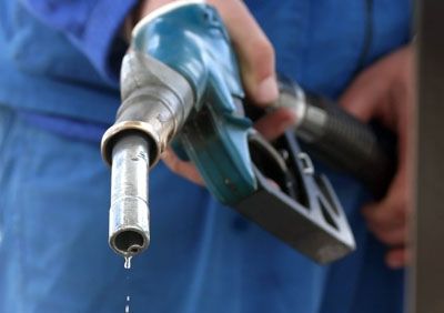 Preţul mediu al unui litru de motorină standard a trecut din nou peste pragul de 10 lei