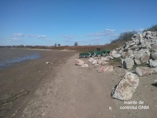 Dâmboviţa: Garda de Mediu a amendat două firme cu câte 40.000 de lei pentru depozitarea de deşeuri pe malul Lacului Buftea