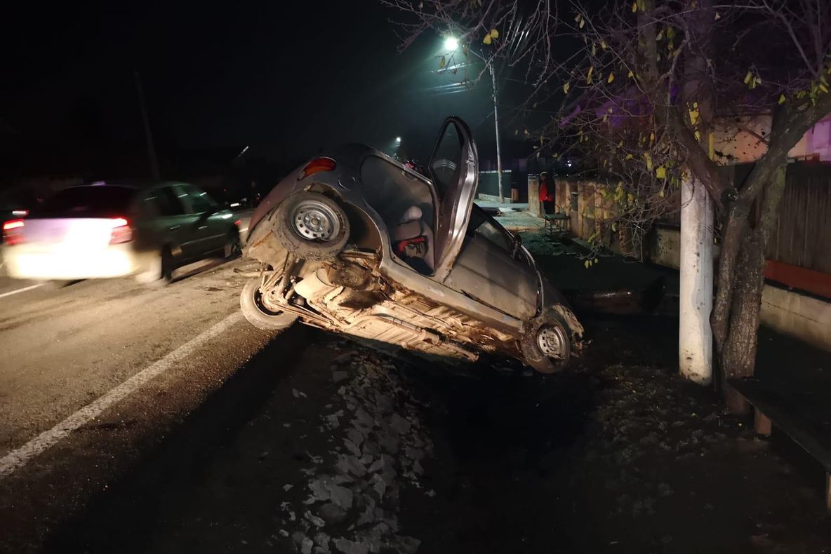 A ajuns cu mașina în șanț. Accident pe DN 72