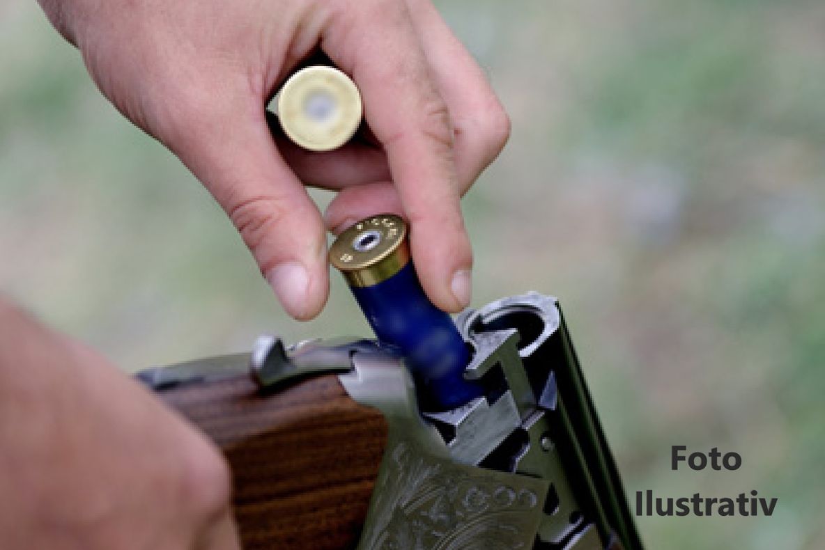 L-au lăsat fără "arsenalul" din dotare. Arme confiscate și permis anulat, pentru un bărbat din Dragodana