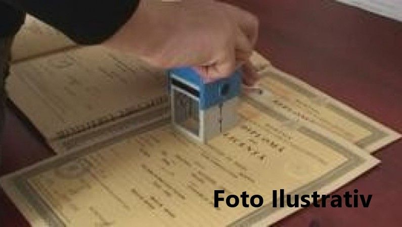 Percheziții la falsificatorii de diplome. De falsuri au beneficiat aproximativ 35 de cadre didactice