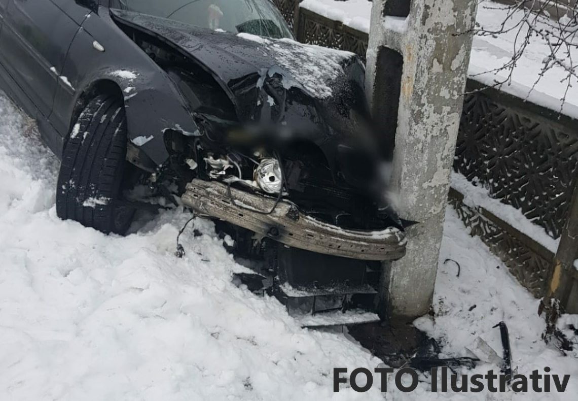 Accident la Lazuri, în dimineața zilei de Crăciun. Șoferul a avut noroc