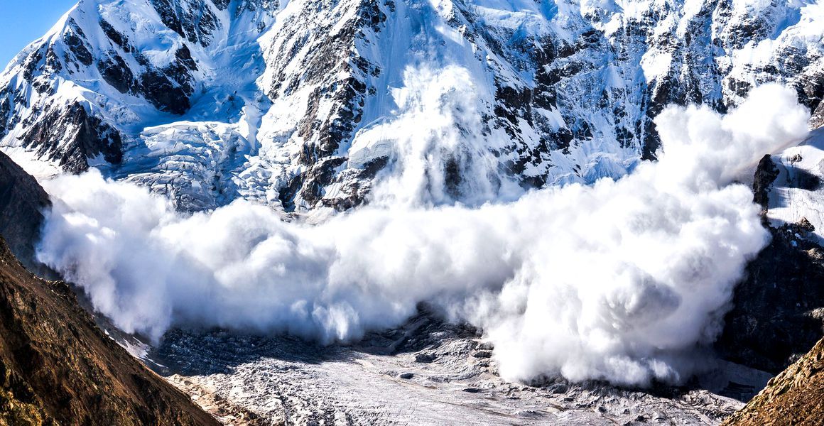 Meteorologii anunță că există risc însemnat de avalanșă în Munții Bucegi