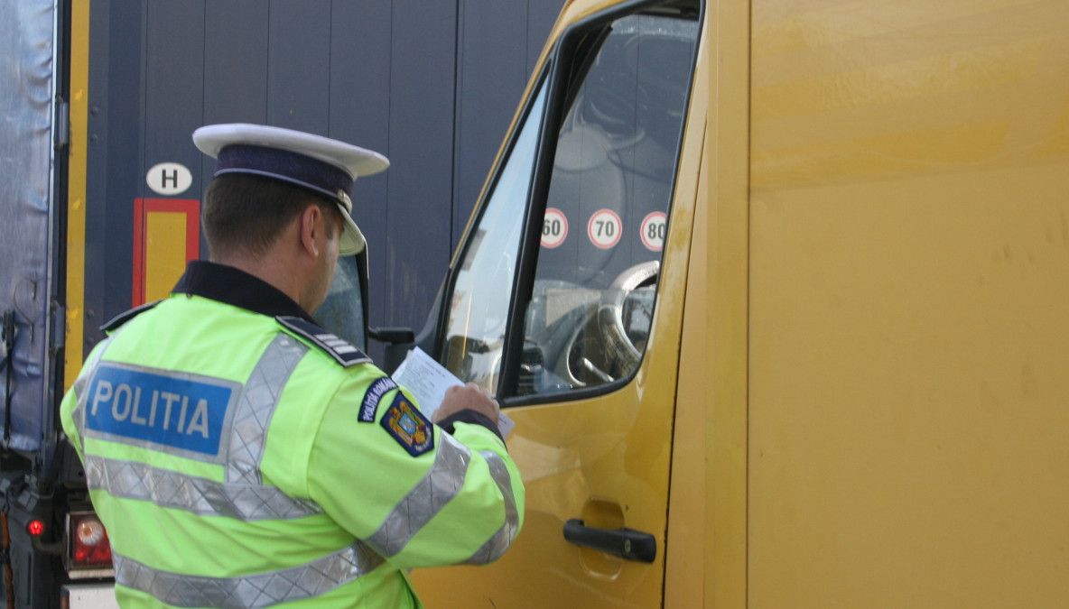 Transporta ilegal persoane. A rămas fără mașină, pentru șase luni, dar și cu buzunarele goale