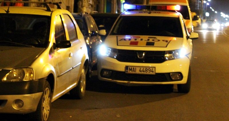 Tânăr drogat, prins de polițiști la volanul unei mașini