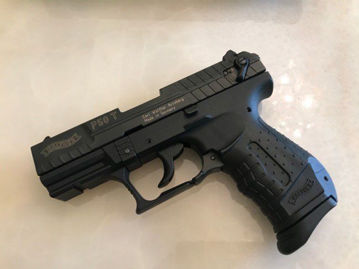 Cercetat penal pentru un pistol cu bile de cauciuc