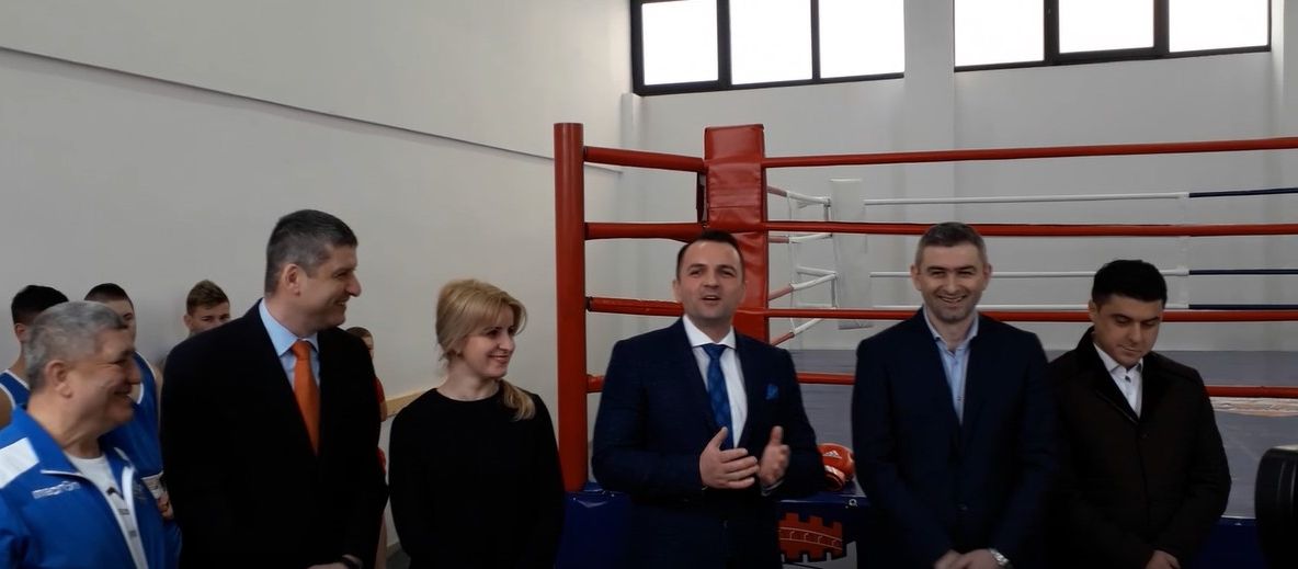 Foto-Video | Sală de box inaugurată cu o invitație...pentru politicieni