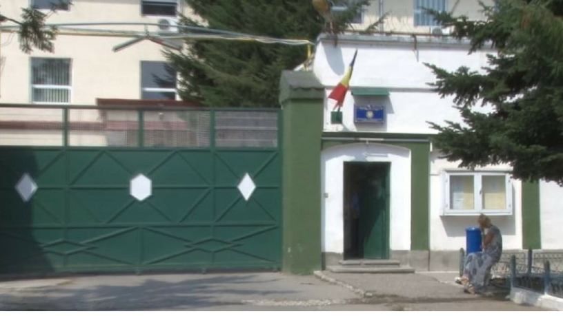 Mandate de executare a unor pedepse privative de libertate. 3 bărbați, băgați la închisoare