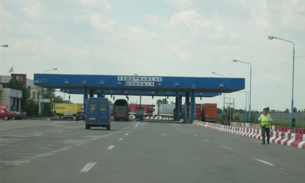 Târgoviștean urmărit pentru furt calificat, prins la vama Nădlac