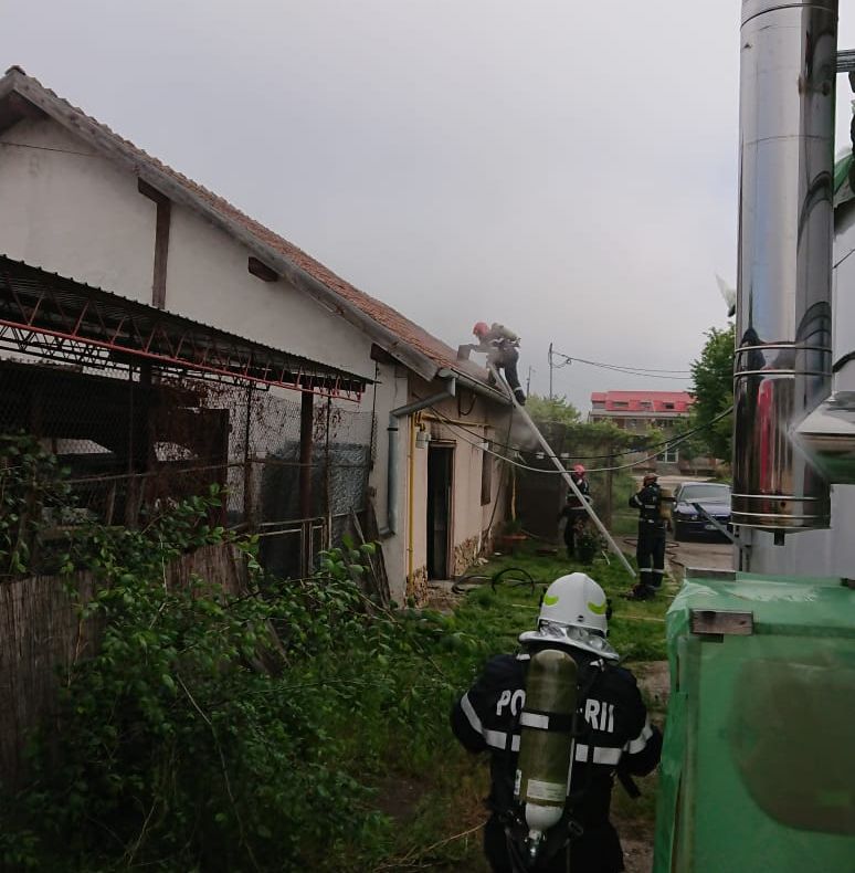 Femeie accidentată pe trecerea de pietoni, la Titu