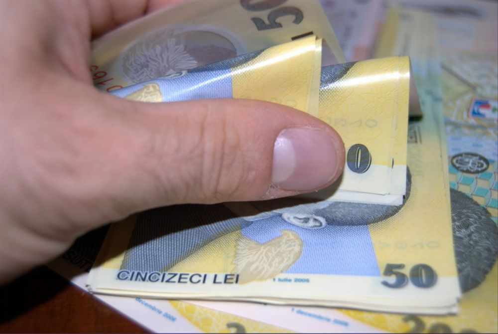 Doi bărbați, bănuiți de camătă, reținuți de polițiștii specializați în investigații criminale