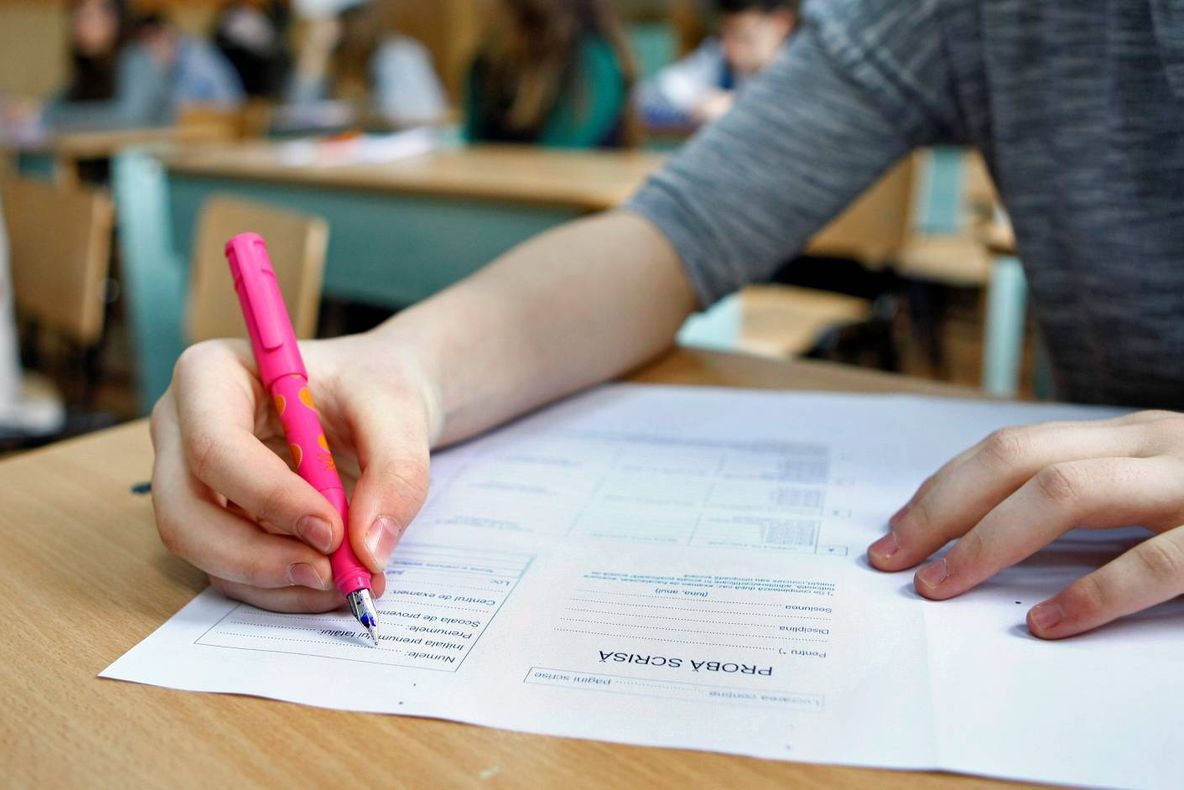 Evaluarea Naţională începe astăzi, cu proba de Limba şi literatura română