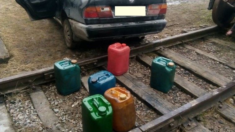 Mascații au descins la hoții de motorină din locomotive. Trei din cele 12 locații sunt în Dâmbovița