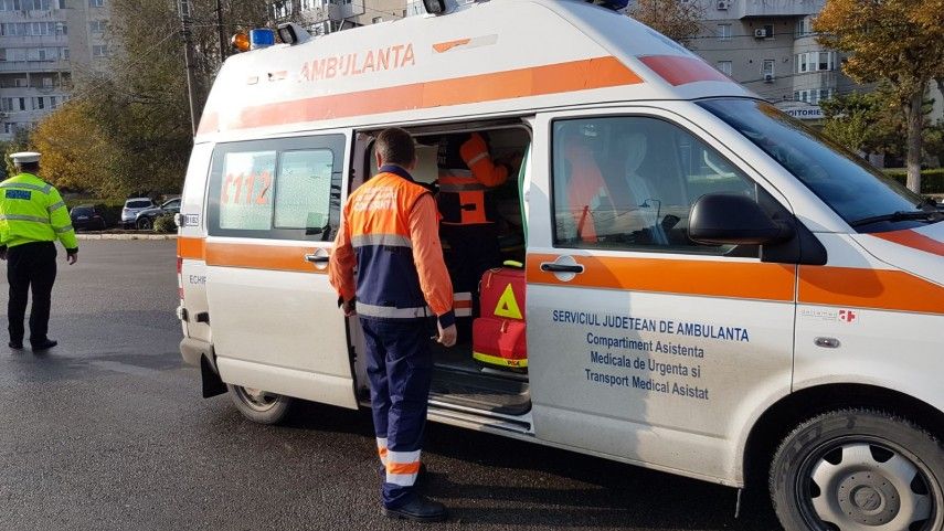 Aproape de o tragedie. Un tânăr a fost tăiat în zona gâtului, de o foaie de tablă