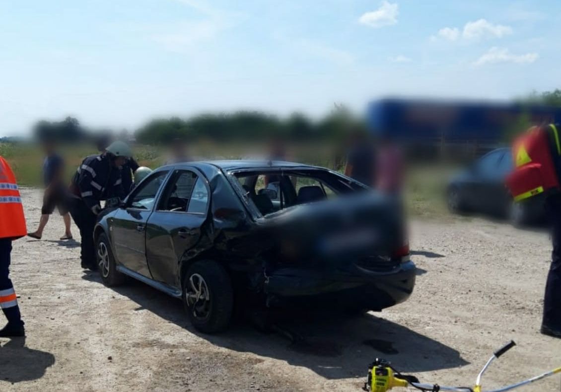 Doi răniți și patru mașini avariate, într-un accident petrecut pe DN 71
