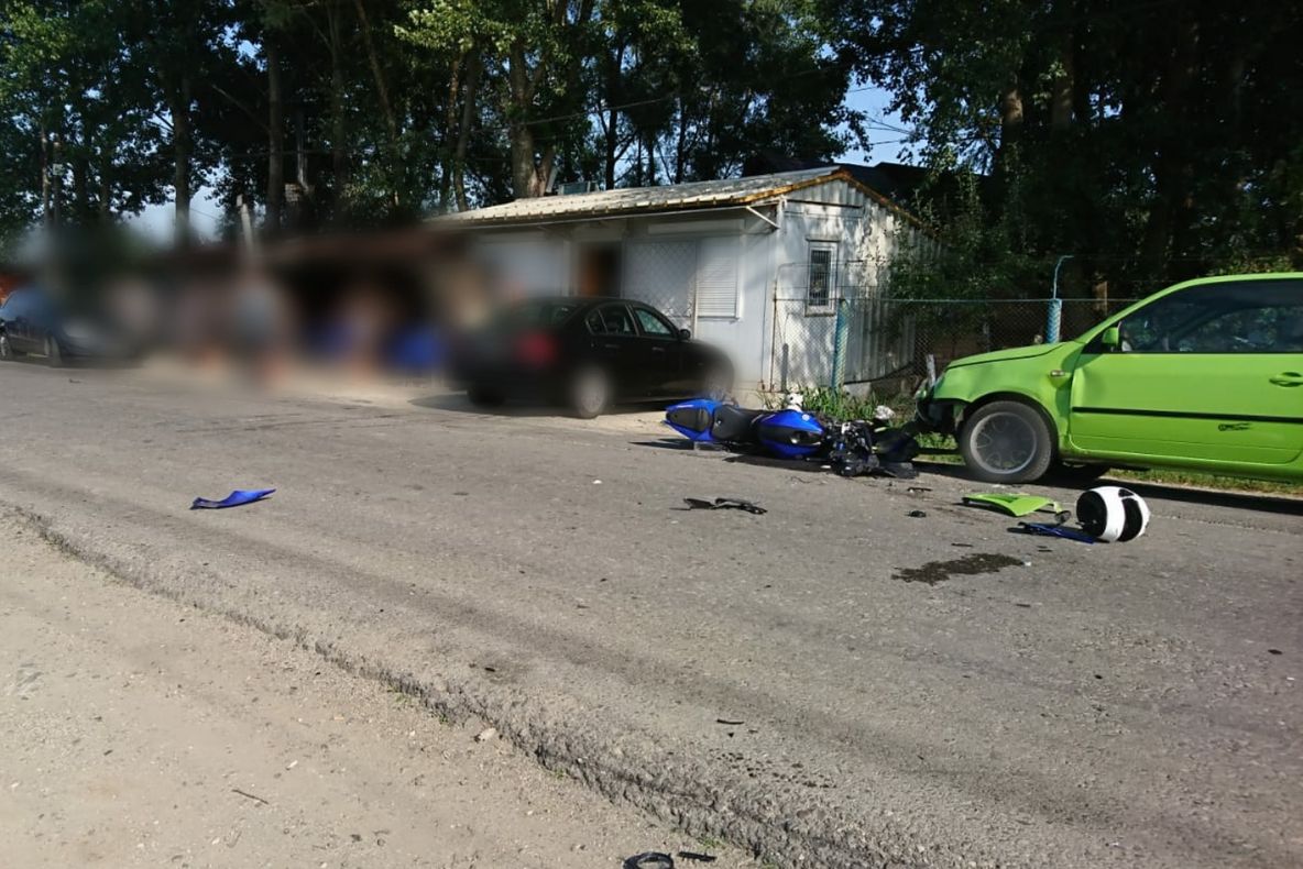 Accident teribil la Braniștea. Un motociclist și un biciclist au ajuns la spital