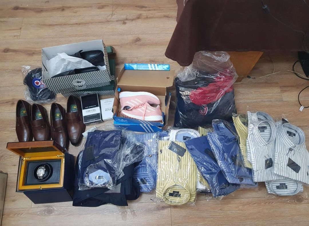 Femeie cercetată pentru comercializarea de articole contrafăcute