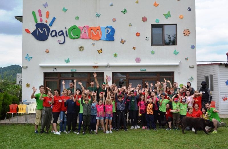 Copiii de la Magicamp au făcut cunoștință cu Alaf, câinele mascaților de la IPJ Dâmbovița