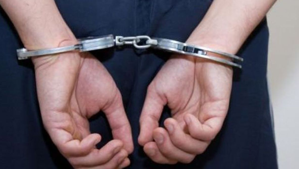 Târgoviștean reținut, pentru vătămare și ultraj, după ce a lovit o femeie de 66 de ani