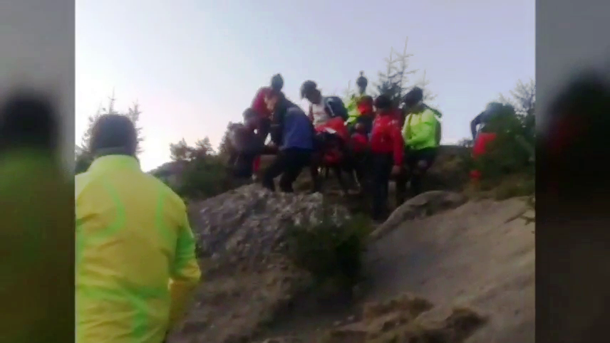 VIDEO Un turist olandez, accidentat grav în Bucegi, ajutat de jandarmi și salvamontiști