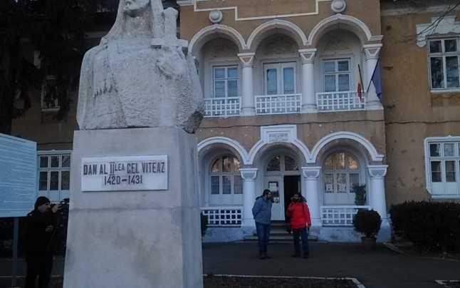 Se pregătește muzeul tradițiilor militare, la Târgoviște. Va funcționa în clădirea fostei Școli de Cavalerie de la Târgoviște