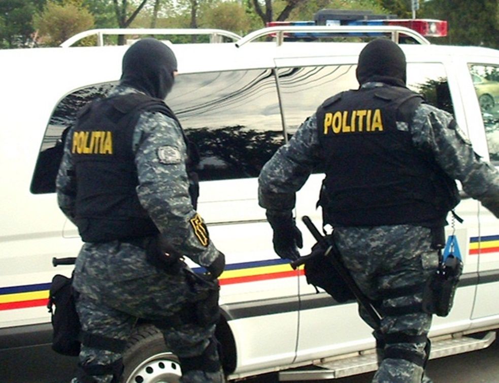 Acțiune în forță a poliției,în 8 județe. 56 de persoane reținute pentru înșelăciune la obținerea de credite bancare