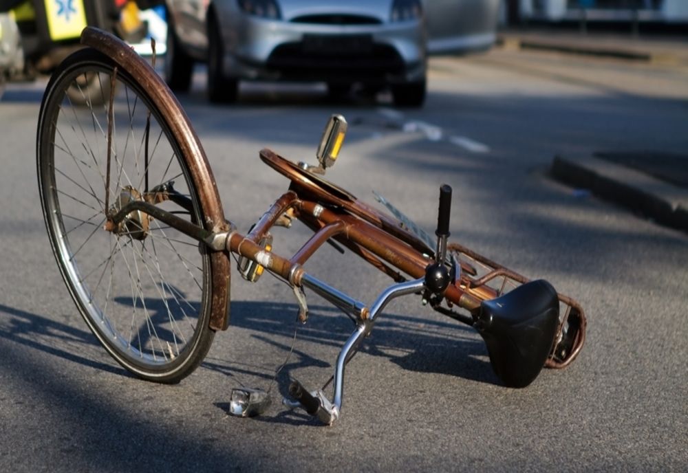 Minoră accidentată grav pe un drum de țară, la Bezdead