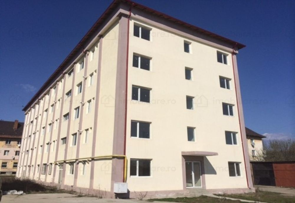 Bărbat de 42 de ani găsit decedat, în scara blocului, la Doicești