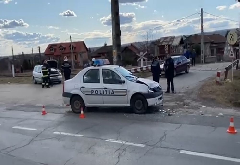 O persoană a fost rănită după ce a intrat cu autoturismul într-o autospecială de Poliție, pe DN 71, la Doicești