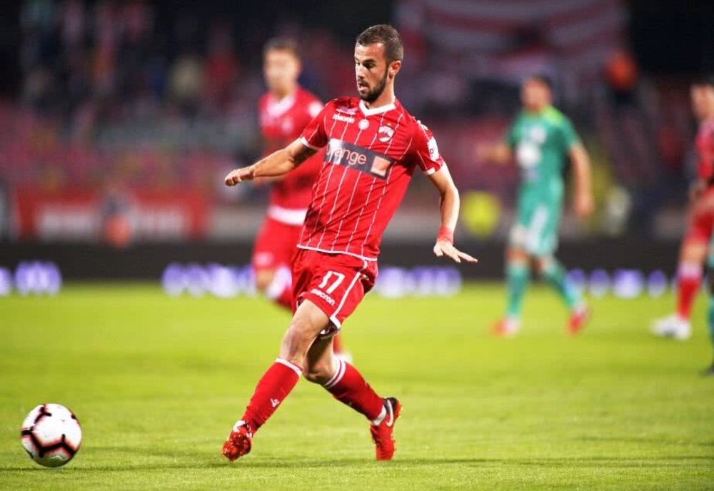 Chindia Târgoviște a transferat un  fundaș dâmbovițean, de la Dinamo. Laurențiu Corbu are o cotă de transfer de 4000.000 de euro