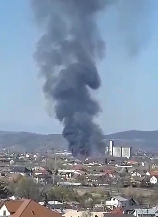 Foto| Incendiu periculos lângă Târgoviște. Pompierii sunt copleșiți, de-a dreptul, de multitudinea de intervenții.Apel către populație.