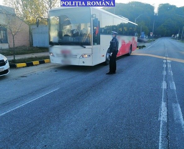 Transportul public de persoane verificat de polițiști, în Dâmbovița. Șase amenzi în ultimele zile