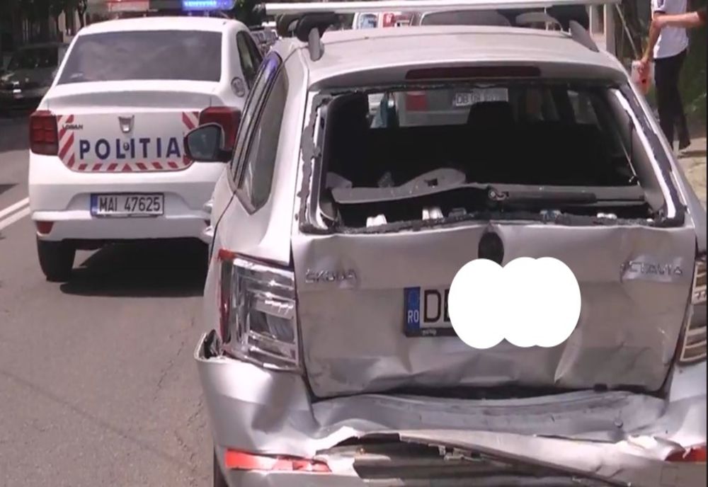 Carambol între trei mașini la Târgoviște. O persoană a fost rănită