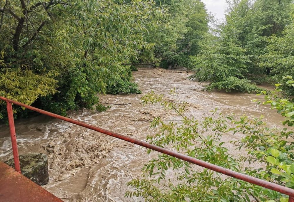 Coduri galbene și portocalii de inundații, în bazinele râurilor Argeș, Dâmbovița și Ialomița
