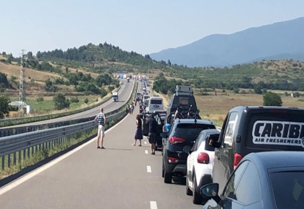 Alertă pentru românii care sunt în drum spre Grecia. De azi noapte s-au schimbat regulile!